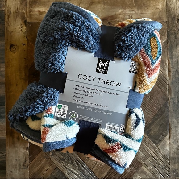 Colorful Cozy Patterned Throw - Picture 2 of 4